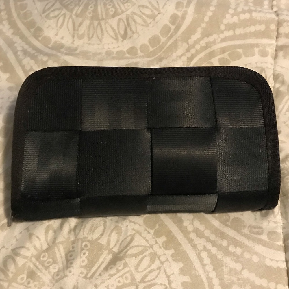 Harvey’s Seatbelt Wallet NWOT